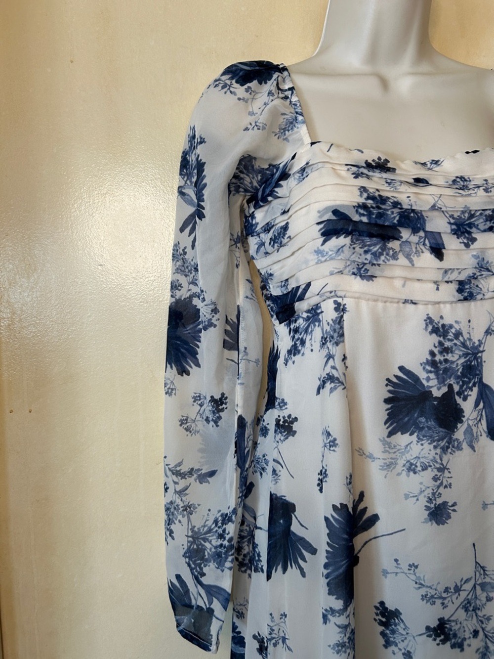 Abercrombie & Fitch Ivory Dress with Navy Floral Print size S - Picture 4 of 12